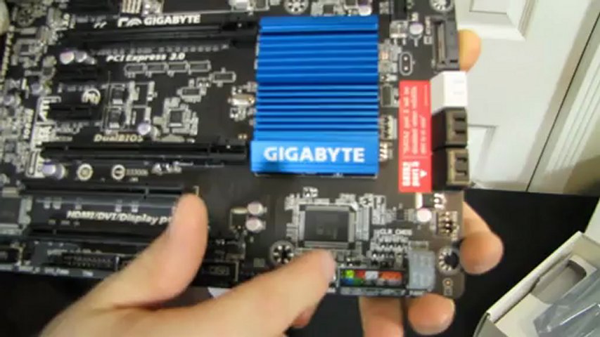 Gigabyte Z77X-UD3H Ivy Bridge SLI Gaming Motherboard Unboxing & First Look Linus Tech Tips