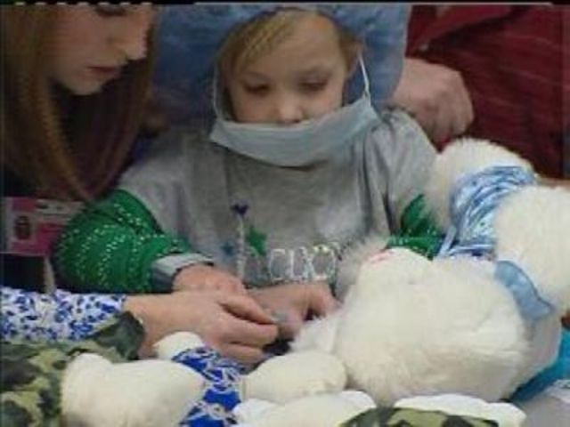  - eG5wNGhrMTI=_o_teddy-bears-dolls-help-children-cope-with-hospital-