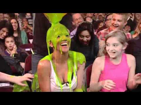 N3dsbDF3SG43TlUx_o_halle-berry-gets-slimed-nickelodeon-kids-choice-awards-.jpg